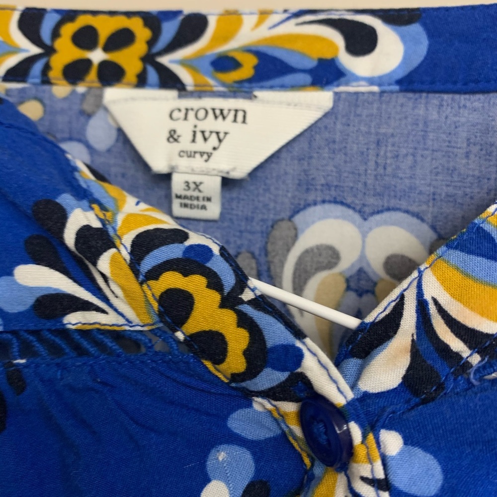 Crown and Ivy Tops in 3X - Picture 3 of 5